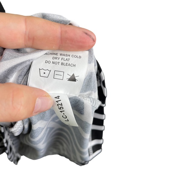 Mud Pie Natalie Women's Shift Halter Dress Black White Red Bow Geometric Sz M‎ - Picture 10 of 10